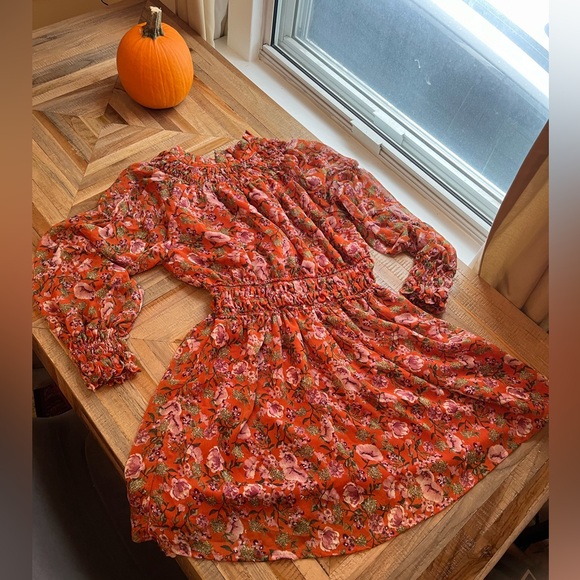 En Saison Gorgeous Smocked Floral Mini Dress, Size Medium - Picture 16 of 16